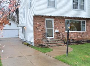 543 Woodstock Rd, Eastlake, OH 44095