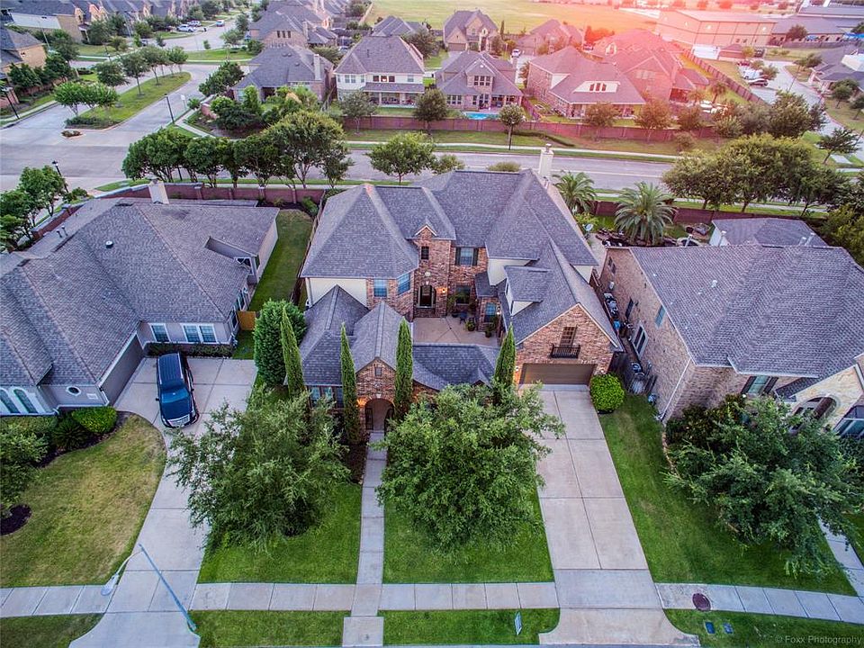 1st image of 8807 Hollow Banks Ln