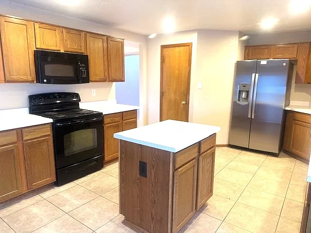 3 bed, 2678 sqft, $2,995 — Photo 3