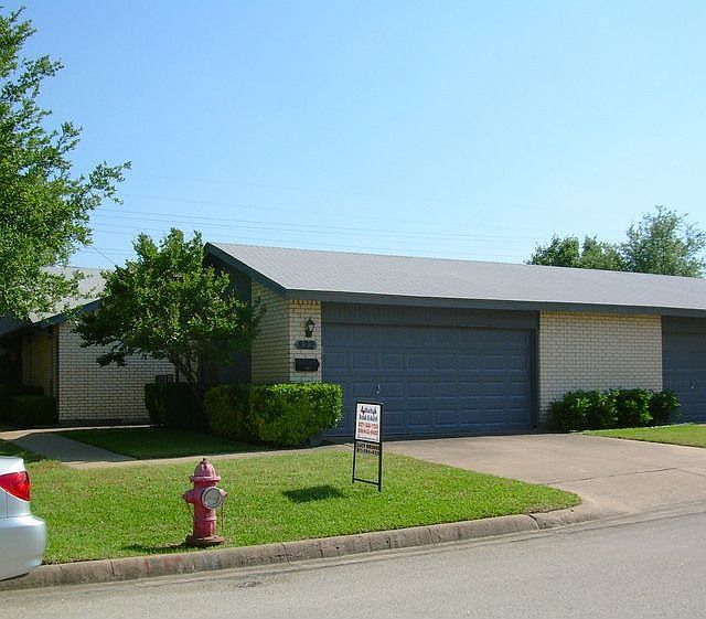 1st image of 822 Shady Glen Ln