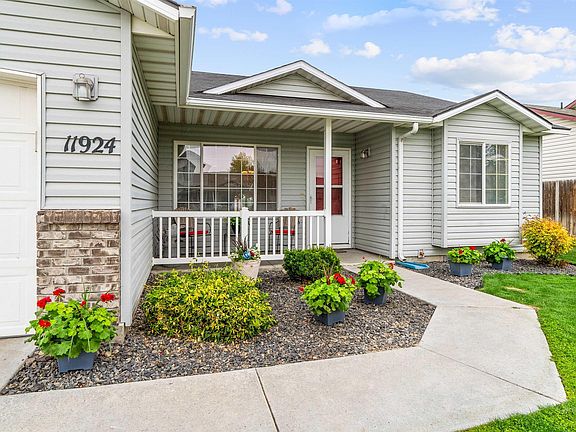 3rd image of 11924 Columbus Ct