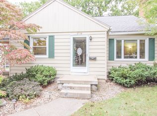 819 Everglade Dr SE, Grand Rapids, MI 49507