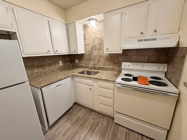 Countrybrook Apartments — Photo 104