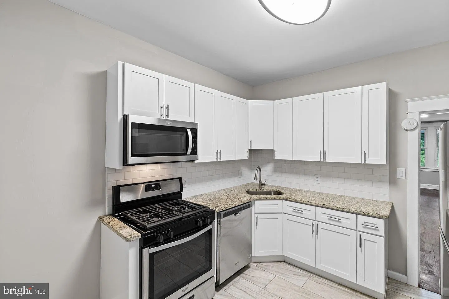 3 bed, 1.0 bath, 1120 sqft, $1,900 — Photo 3