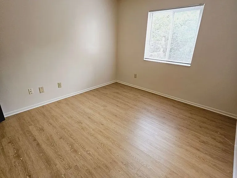 Sugarbush Apartments — Photo 126