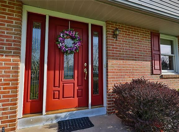 3rd image of 4702 Oakwood Ln