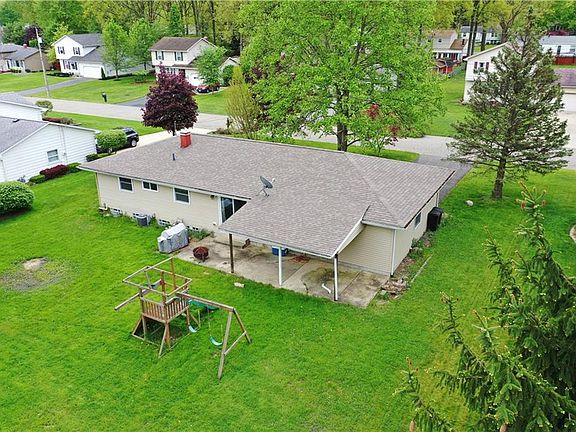 3rd image of 3837 Jeanette Dr SE