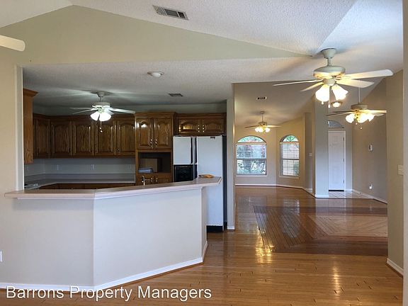 5th image of 6012 Yellow Rose Dr