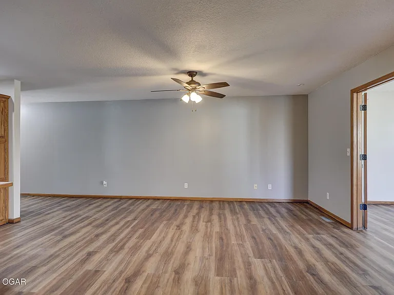 222 W Briarbrook Ln — Photo 3