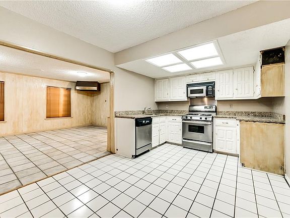 3rd image of 4762 Snow Dr