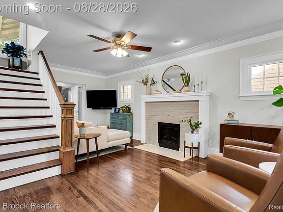 5th image of 118 Rhode Island Ave