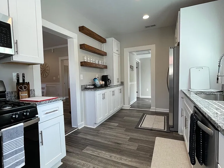 313 N Maple St — Photo 30