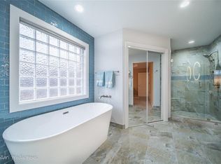 2 Wishaw Dr, Bella Vista, AR 72715