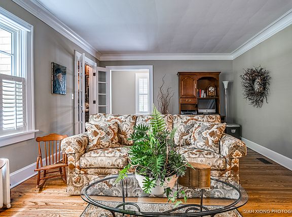 4th image of 713 Lakeside Dr