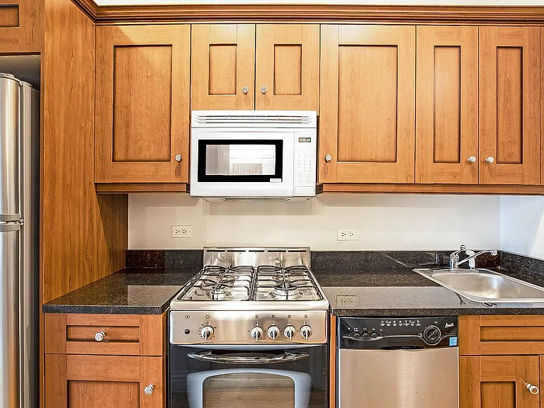437 W 54th St #4D — Photo 1