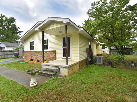 3rd image of 2509 Goforth Ln