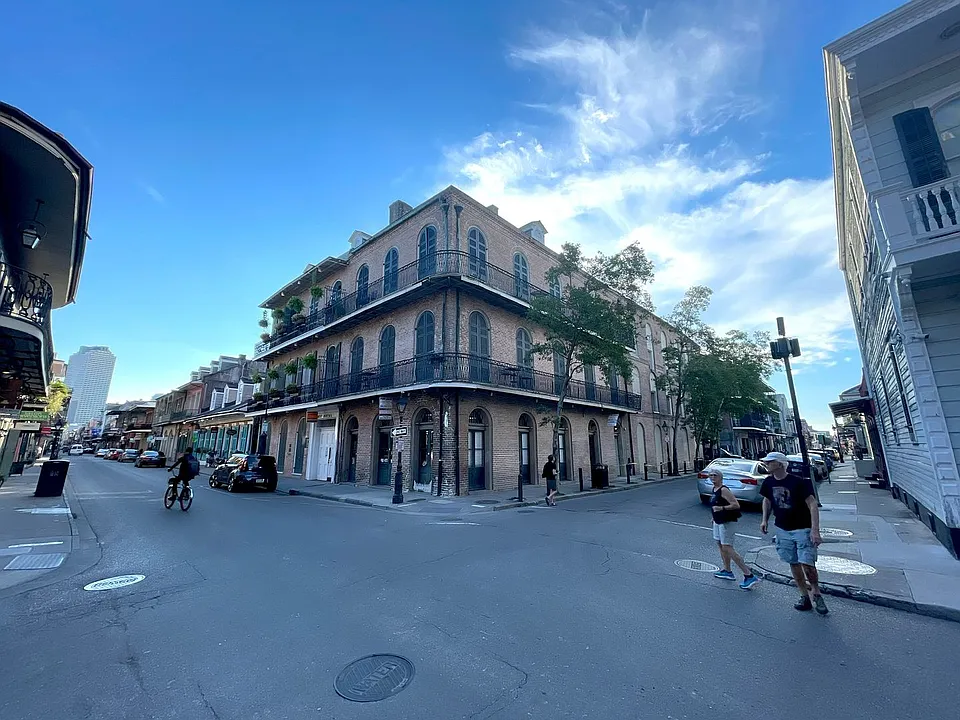 841 Royal St #706