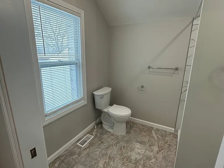 64 E Oneida St — Photo 10