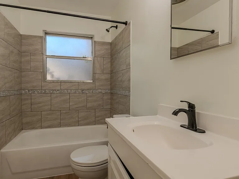 1402 Missouri Ave — Photo 9