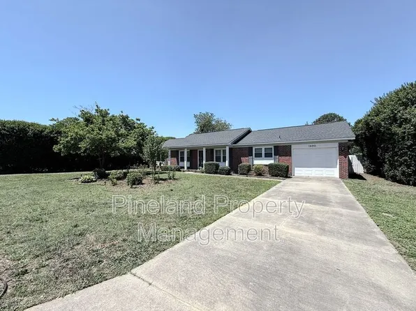1690 Clairborne Dr, Fayetteville, NC 28314