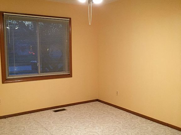 3rd image of 46764 Springhill Dr