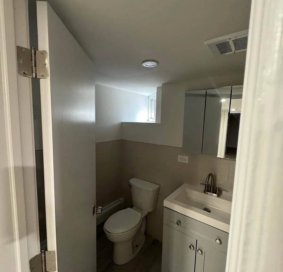 3 bed, 1.5 bath, $2,400 — Photo 2