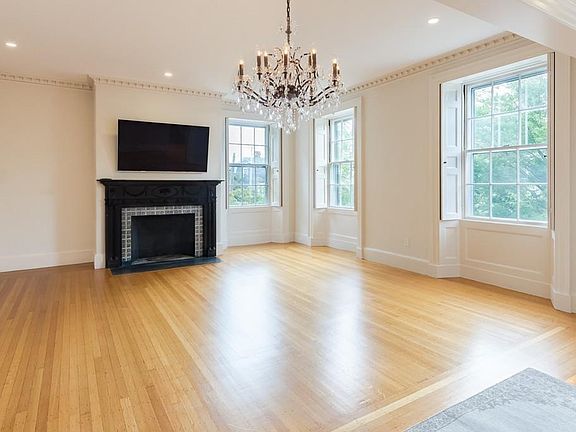 4th image of 328 Essex St APT 2