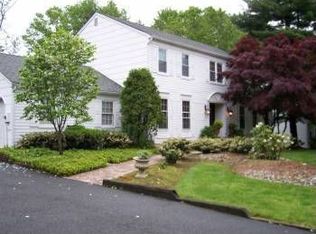 14 Oak Lawn Dr, East Hanover, NJ 07936
