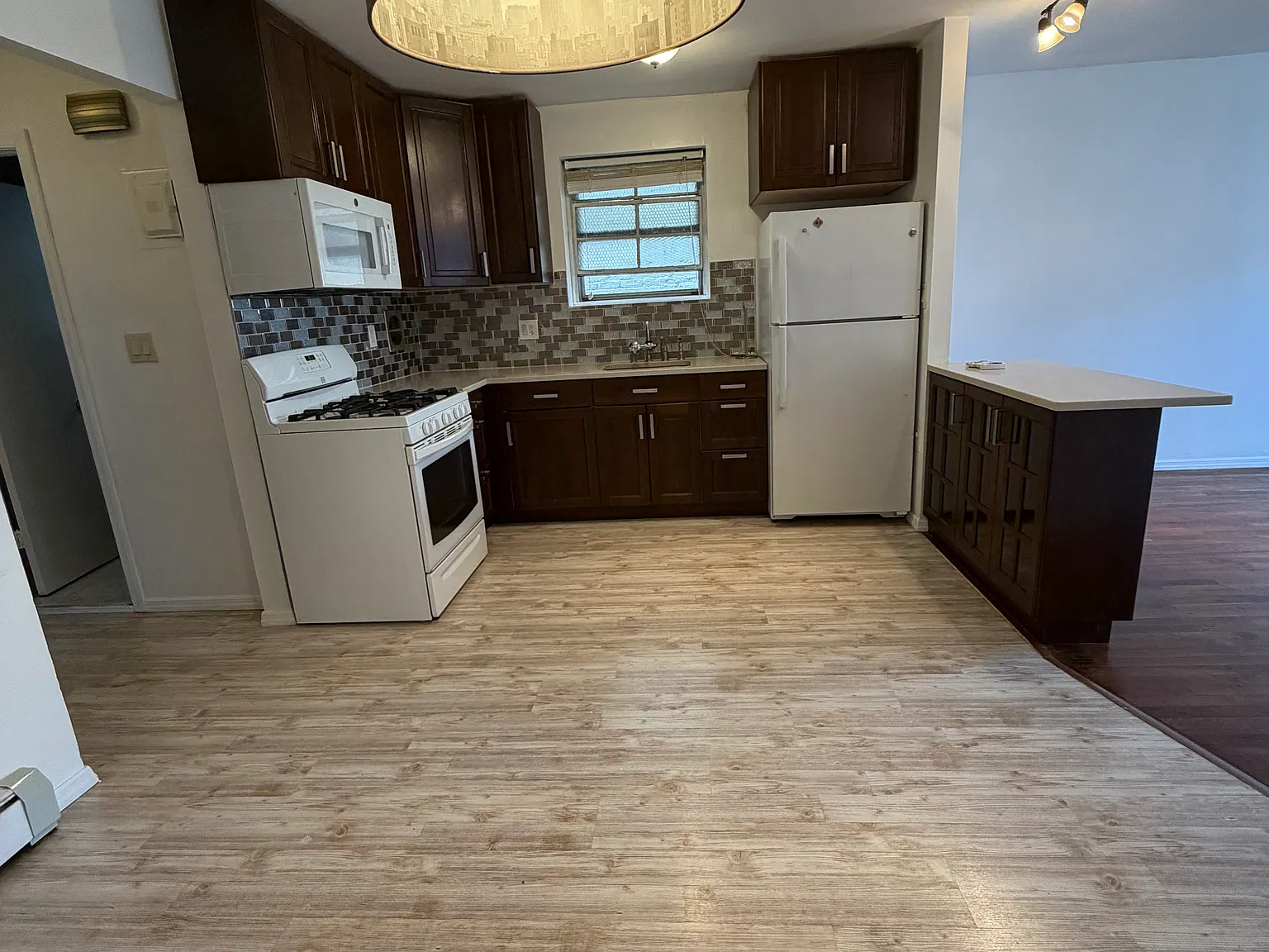 3 bed, 1.5 bath, $3,500 — Photo 1