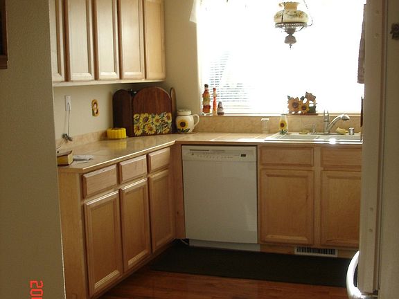 Kitchen w/hardwood