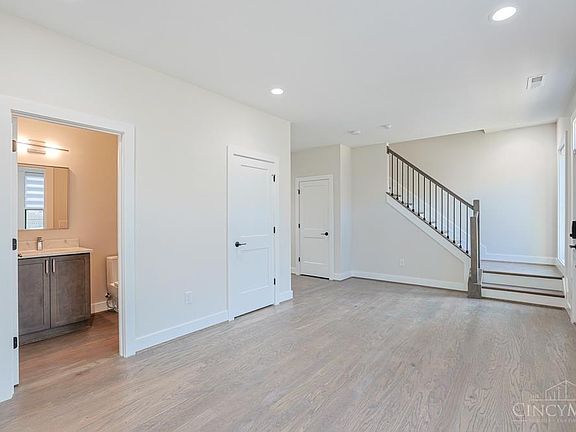 5th image of 2916 Robertson Ave