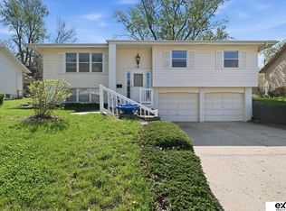 8731 Lakeview Dr, Omaha, NE 68127