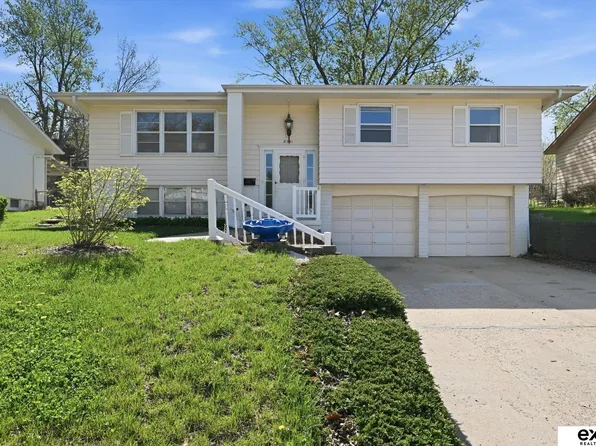 8731 Lakeview Dr, Omaha, NE 68127