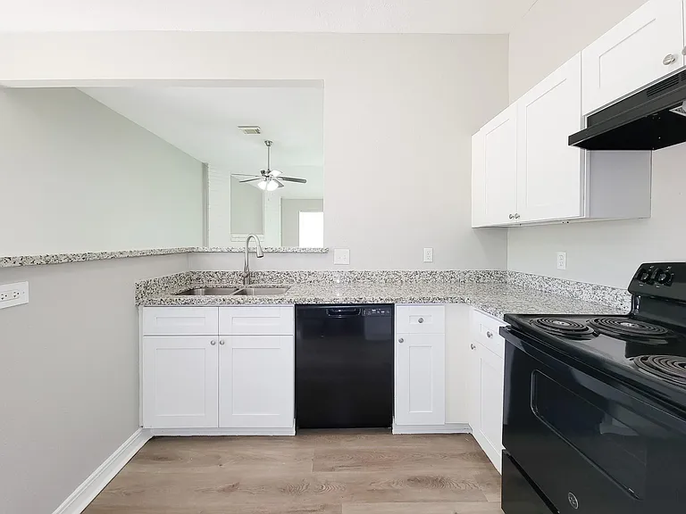 15814 Murrelet Ct — Photo 3