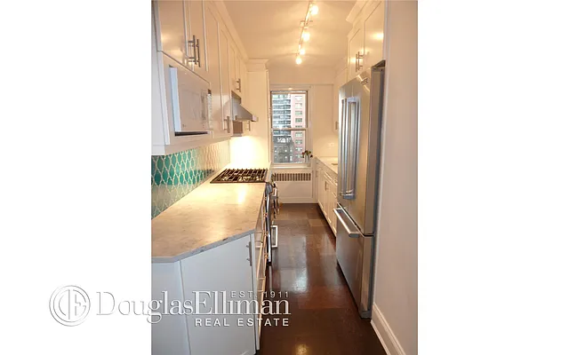 Sold by Douglas Elliman | media 24