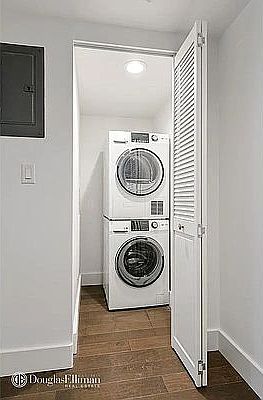 5th image of 308 E 38th St APT 4C