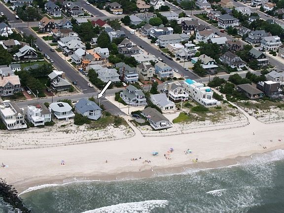 Conventient to all Beach Haven has to offer.