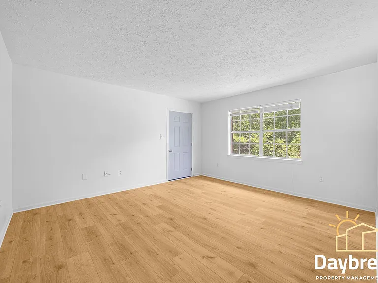 10913 Queen Ann Ct — Photo 6