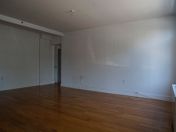 3rd image of 836 Bergen St #48B