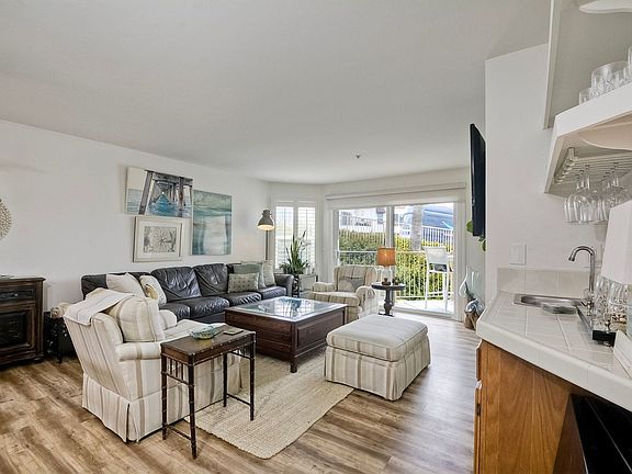 3rd image of 600 N The Strand N Unit 3