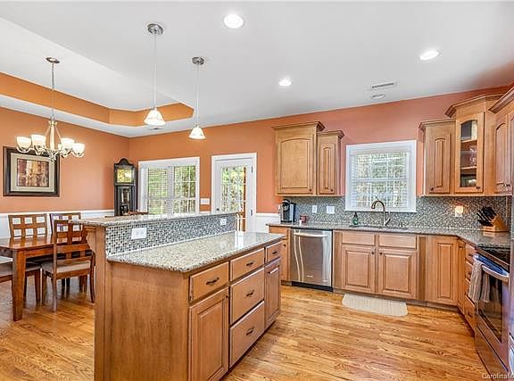 5th image of 5112 Stockbridge Dr