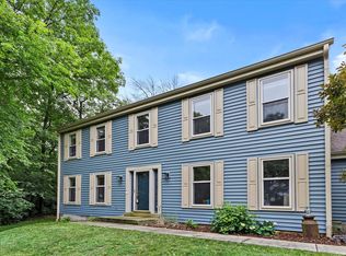 S69W32641 Westgate Dr, Mukwonago, WI 53149