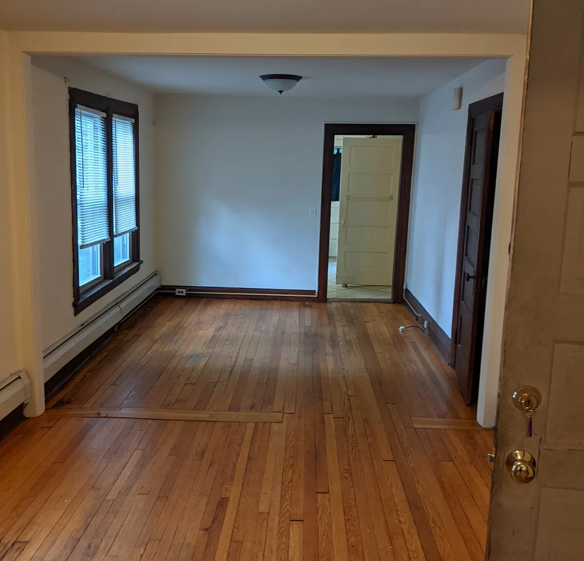 909 N Cayuga St — Photo 1