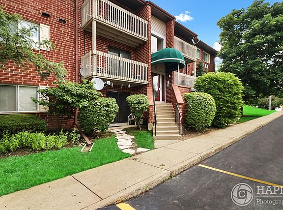 2nd image of 820 N Lakeside Dr APT 2B