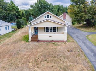124 E Proctor Rd, Center Rutland, VT 05736