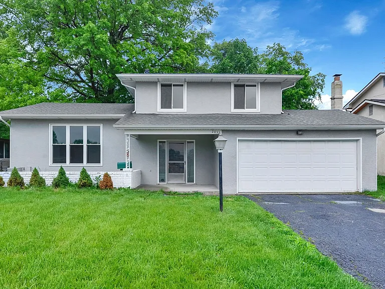 2032 Northcliff Dr — Photo 1