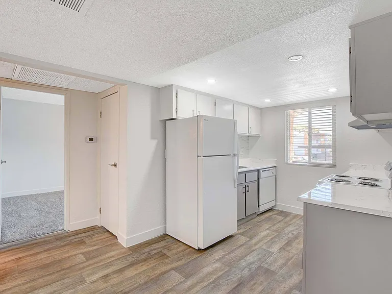 Sundance Village Apts — Photo 54