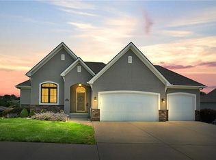5865 S National Dr, Parkville, MO 64152