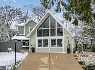 7822 Holmes Run Dr, Falls Church, VA 22042