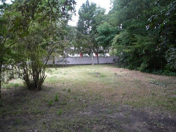3rd image of 903 Eastman Ave